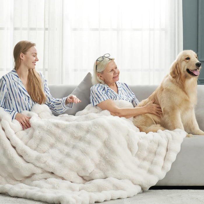 Faux Fur Throw Blanket for Couch, Fuzzy Soft Plush Thick Bubble Blanket for Sofa Bedroom Living Room, 50 * 60 Inches Cream White