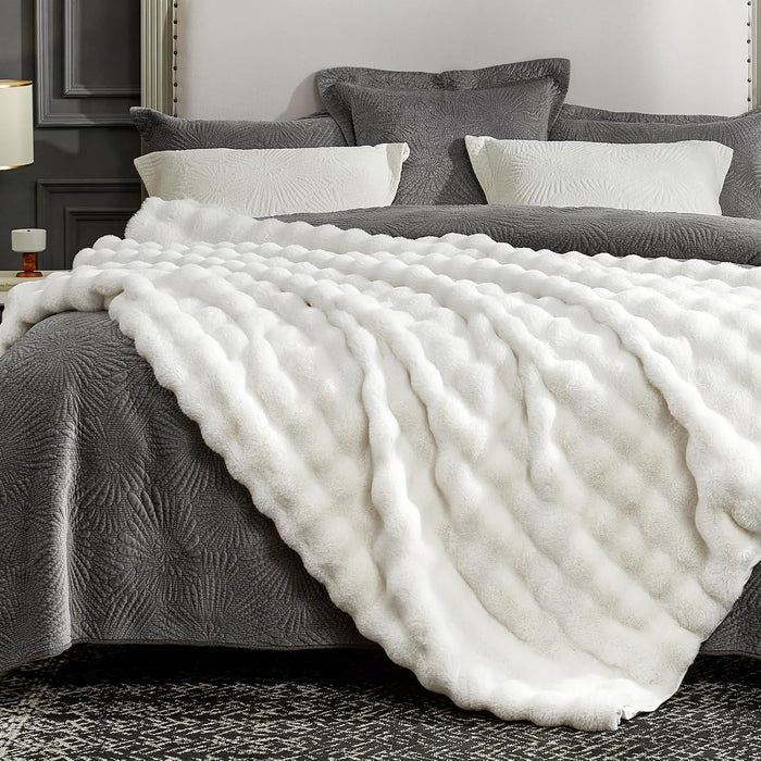 Faux Fur Throw Blanket for Couch, Fuzzy Soft Plush Thick Bubble Blanket for Sofa Bedroom Living Room, 50 * 60 Inches Cream White