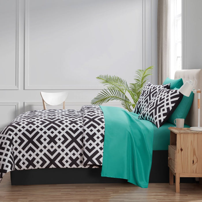 Mainstays Black Geometric 8 Piece Bed in a Bag Comforter Set with Sheets, King