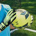 Umbro Junior Soccer Goalie Gloves, Green, 1 Pair, for Soccer Training, Medium Size, for Junior