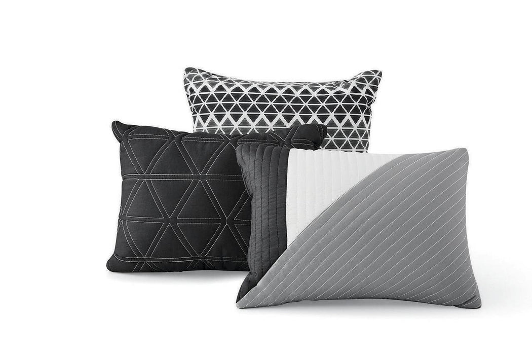 Mainstays Black and White Geo 10 Piece Bed in a Bag with 3 Dec Pillows, Queen