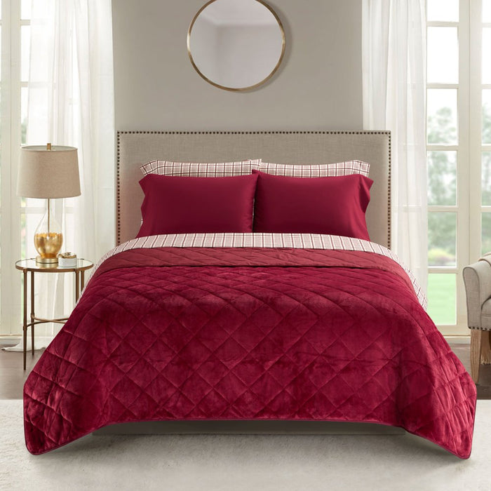 Dearfoams Burgundy Velvet Plush 7 Piece Quilt Bedding Set with Flannel Sheets, Full