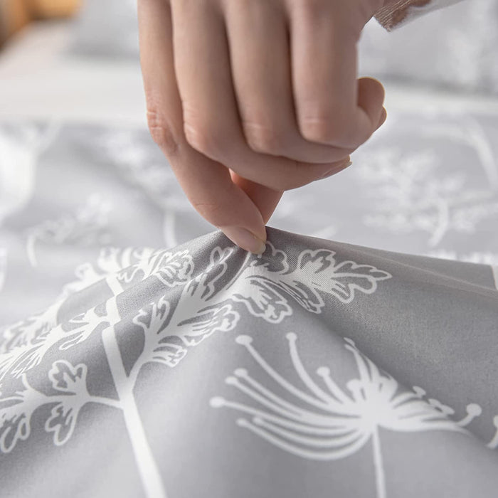 3PCS Comforter Set Floral Comforter Set Bedding Set White Flower Printing on Gray Comforter with 2 Pillow Cases for All Season Using(Queen)